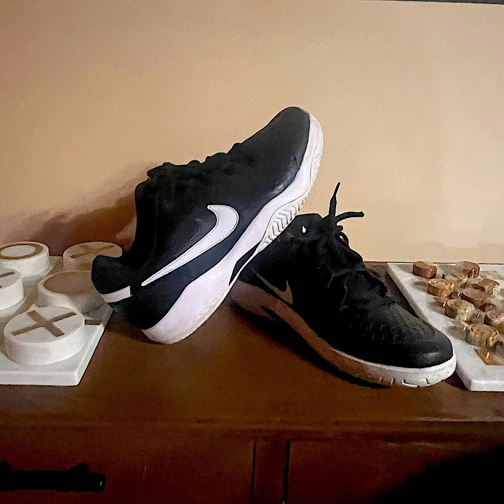 Mens Black Nike size 12.